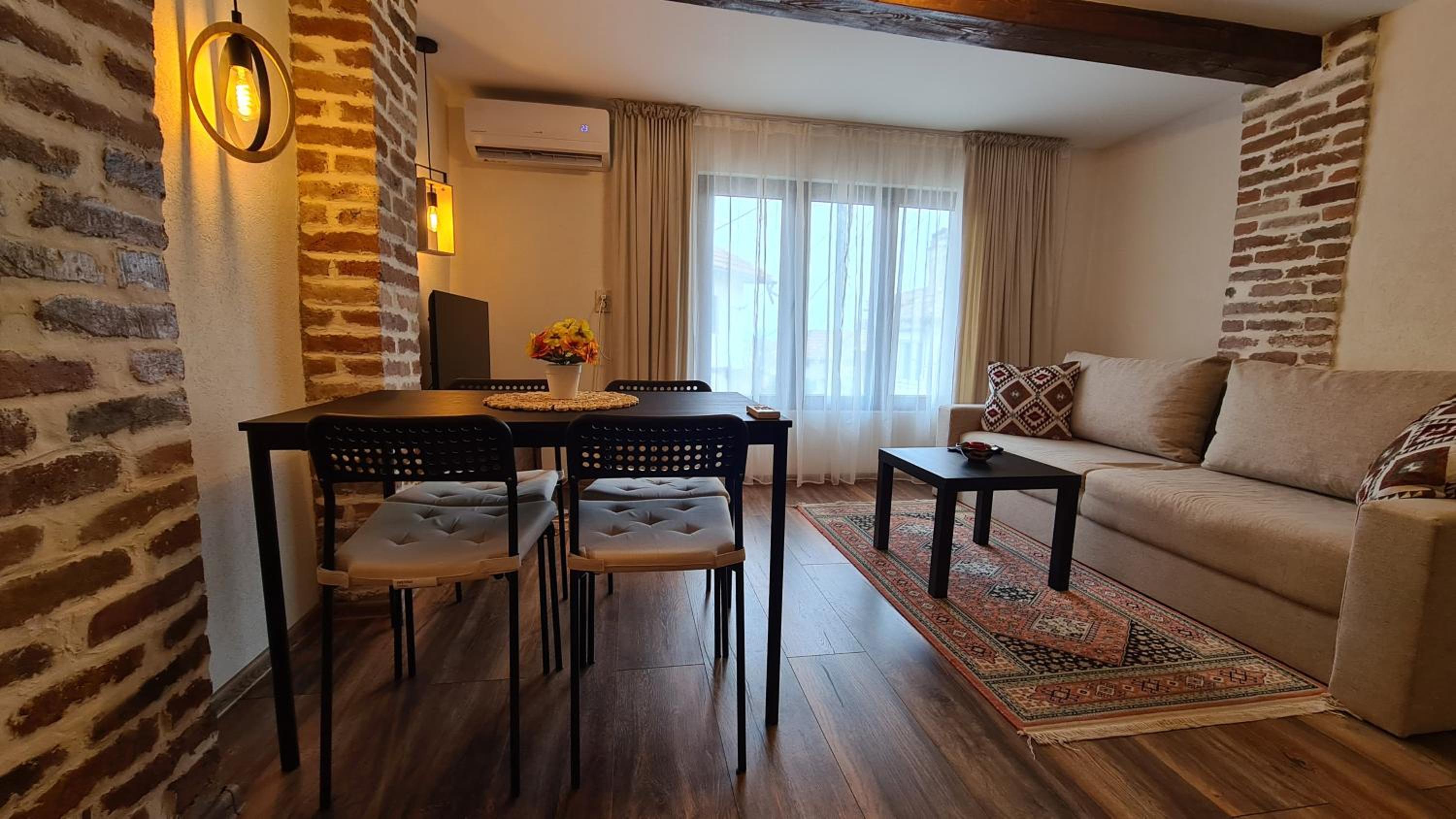 Lazarov Suites - Luxury one and two bedroom apartments