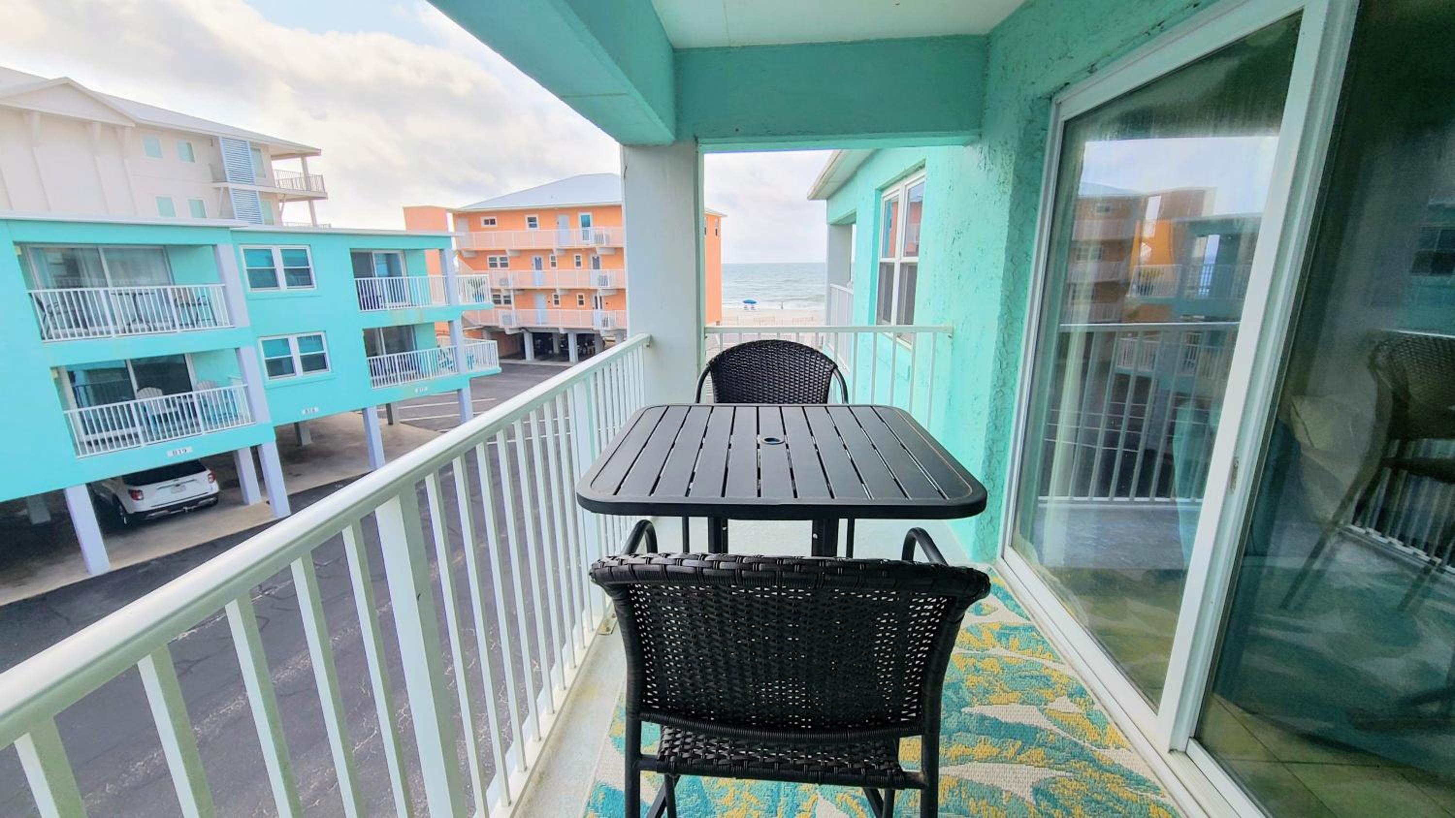 Top Floor Beachside Condo in Gulf Shores Sleeps 6 view 4