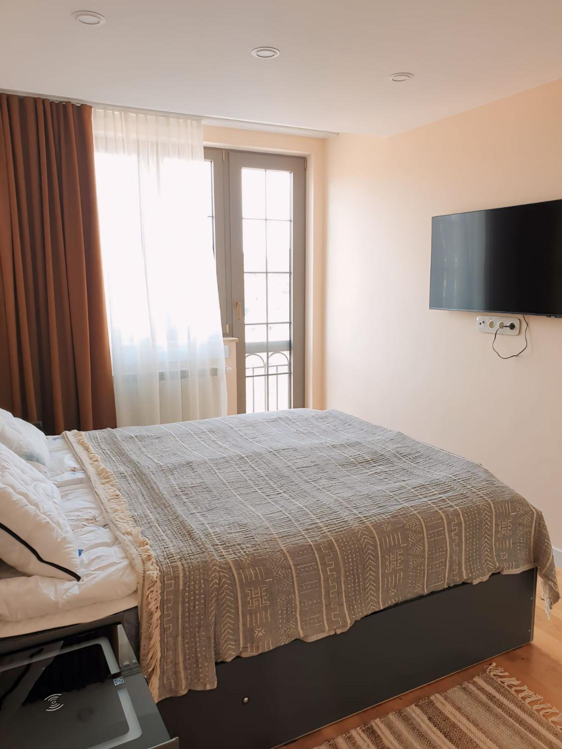 RARE FIND! UNBEATABLE LOCATION! FIVE STARs, SPARKLING APARTMENT IN THE HEART OF YEREVAN!