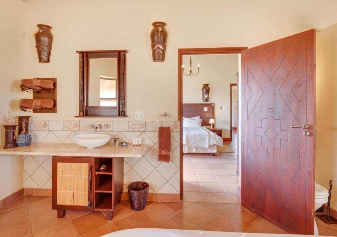 205 Zebula 4 Bedroom with 2 bedroom Cottage view 3