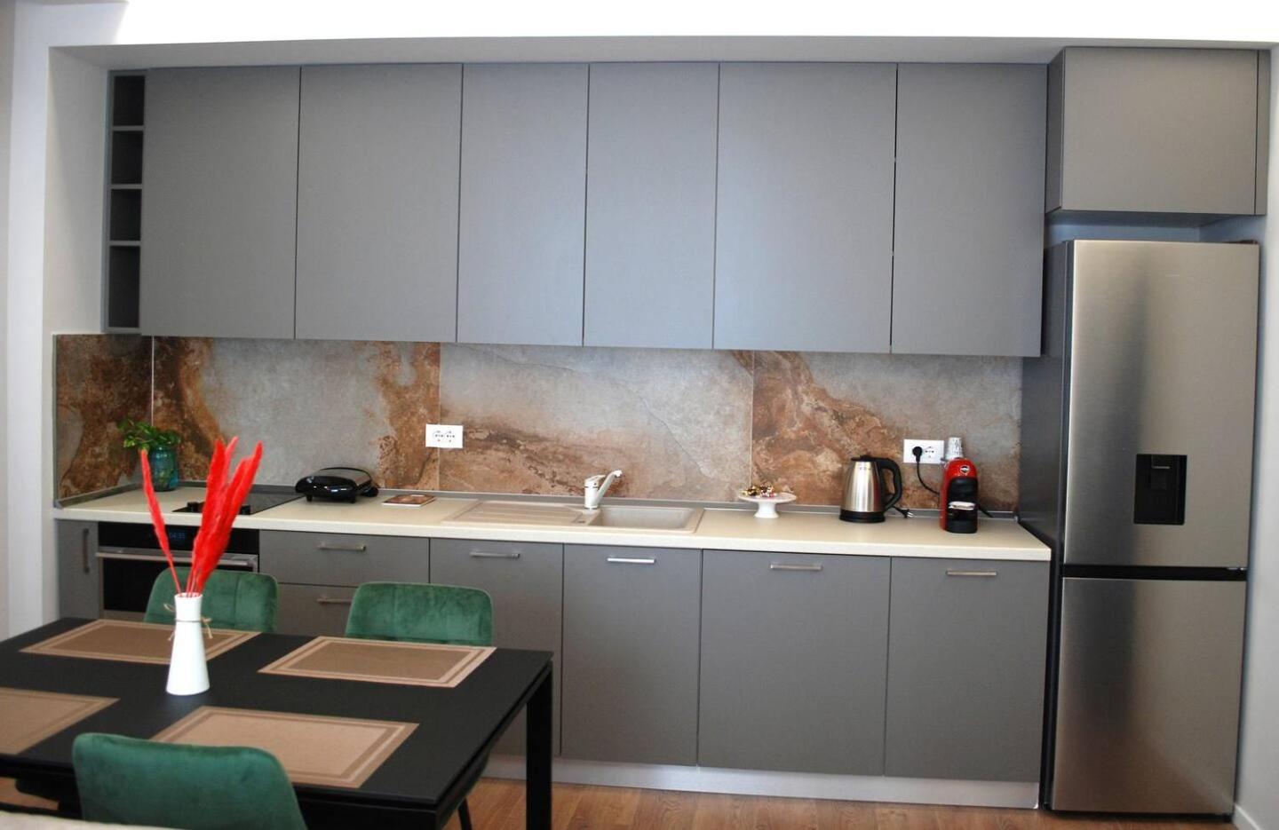 Lindi's Apartment 8/2
