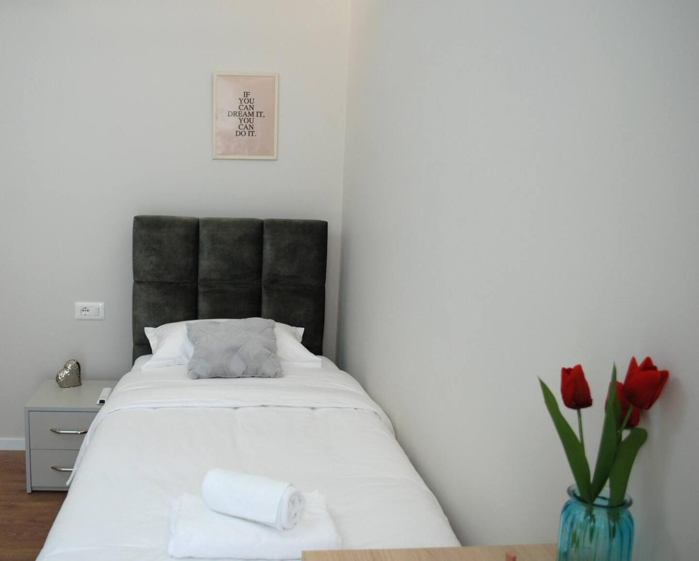Lindi's Apartment 8/2