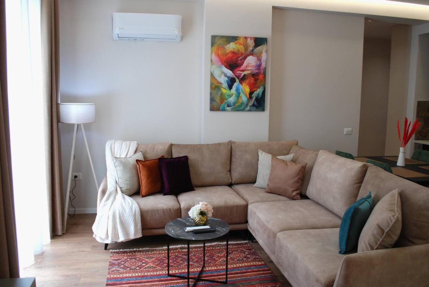 Lindi's Apartment 8/2