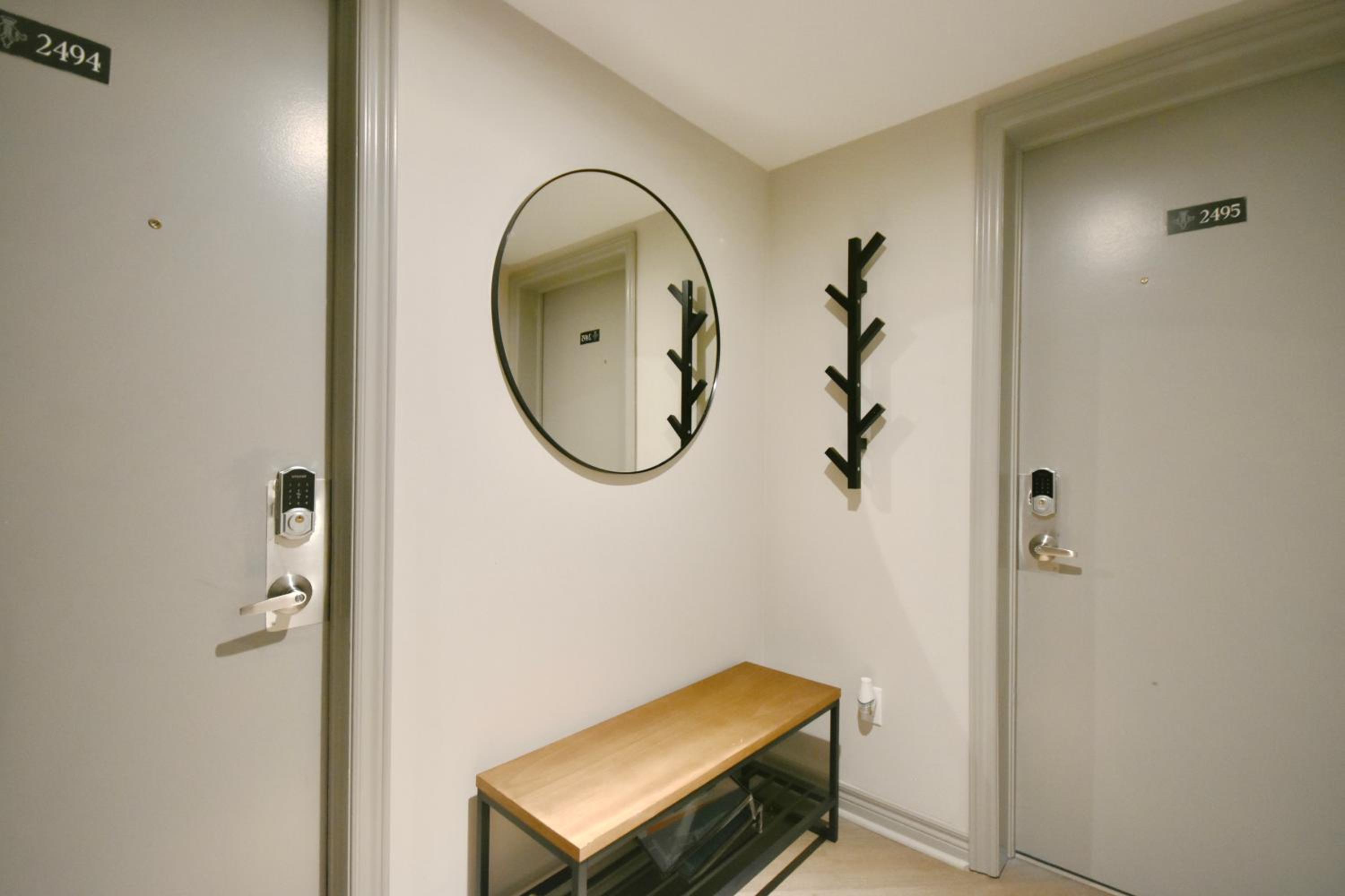 Valley Vista Retreat - Luxe Studio - Top Floor Serenity - Romantic Getaway - Heated Pool Haven