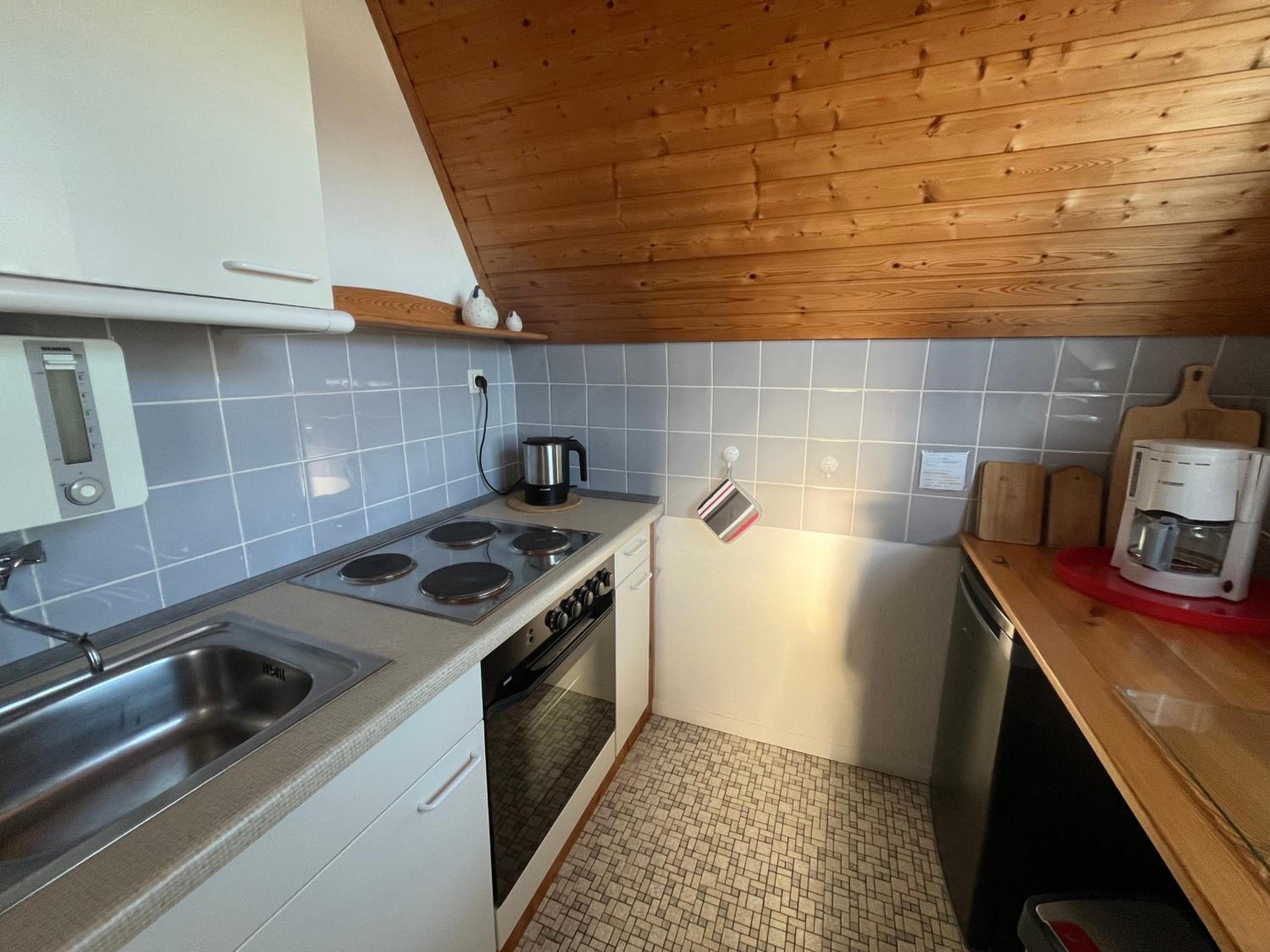 Grietje I rotes Haus links