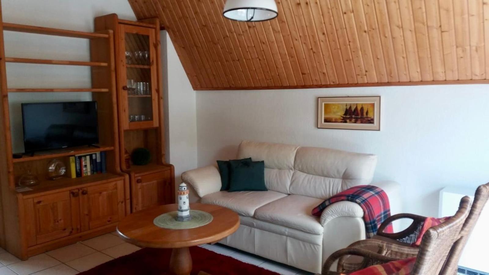 Grietje I rotes Haus links