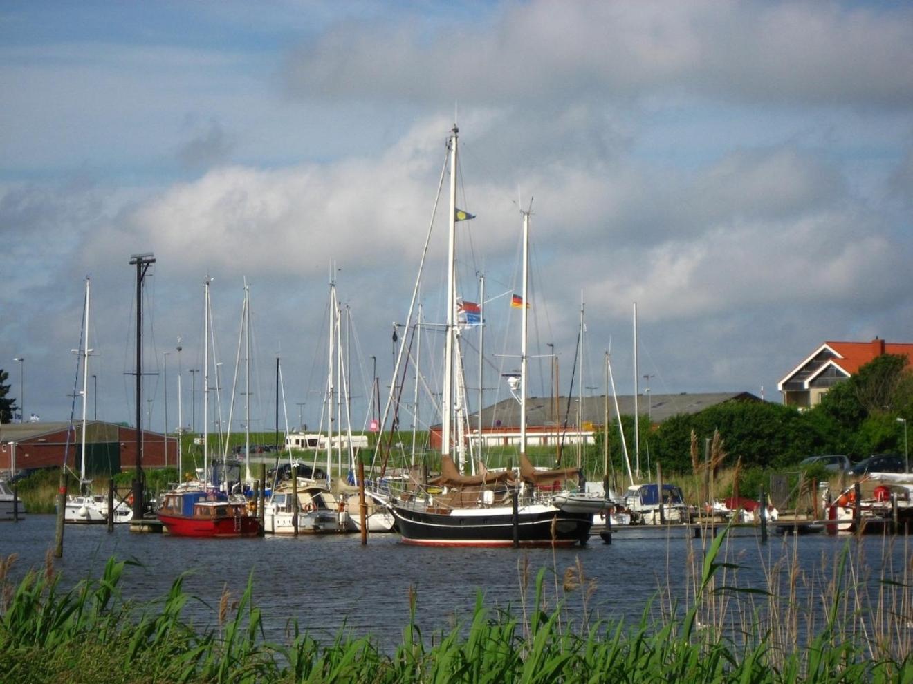 Grietje I rotes Haus links