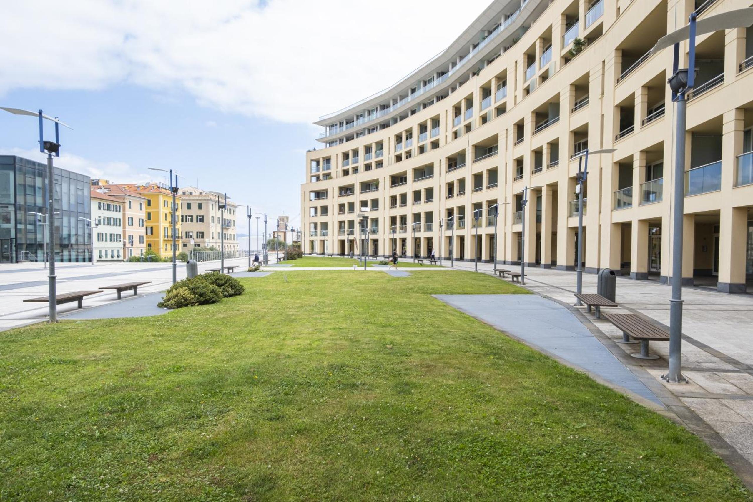Sunny See Docklands Savona by Wonderful Italy view 3