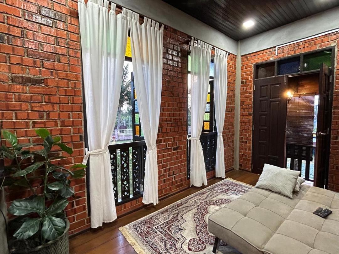 NASHQUE HOMESTAY