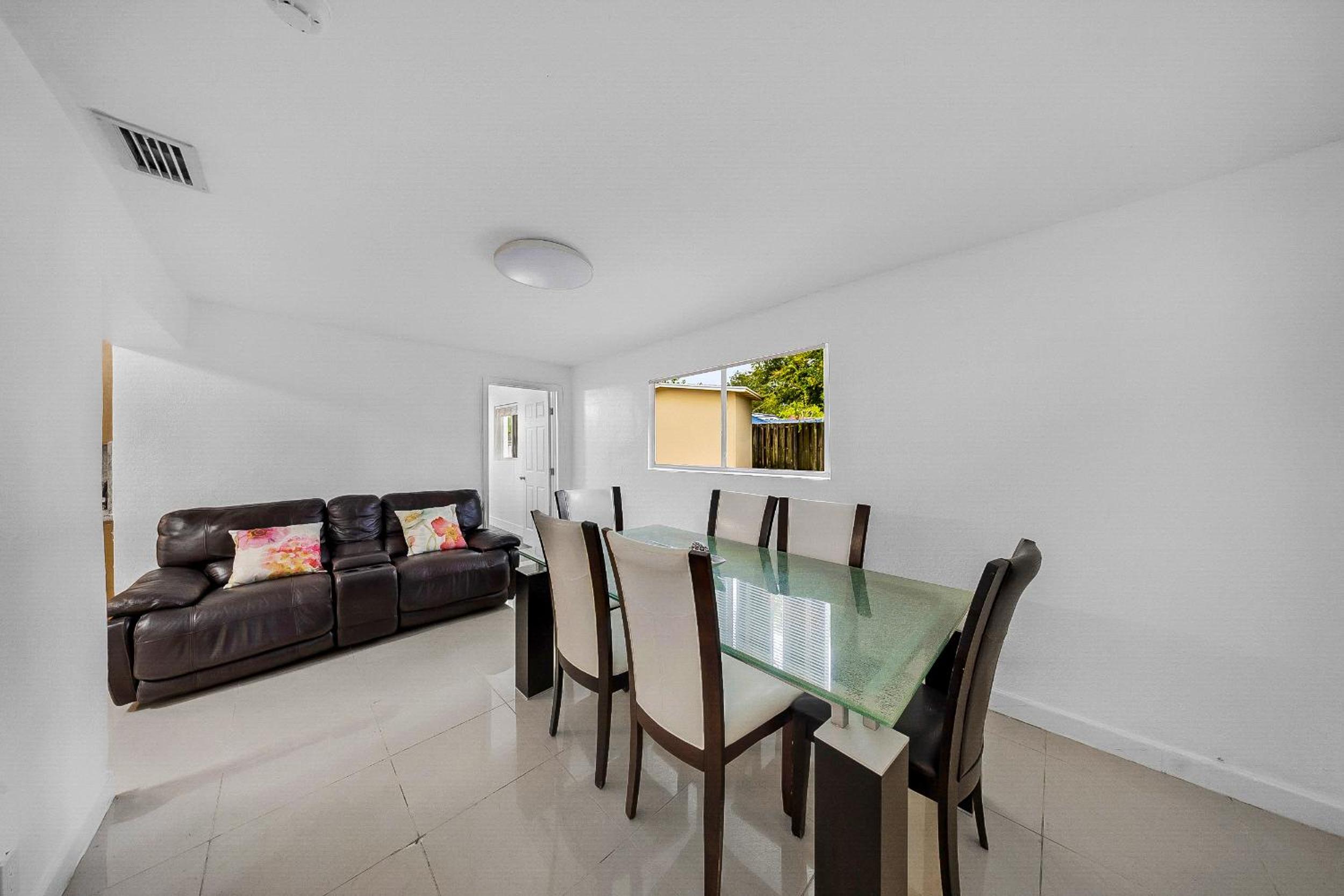 Casa Neisy Florida 10 minutes from Hollywood Beach and Hard Rock Hotel & Casino Hollywood view 4