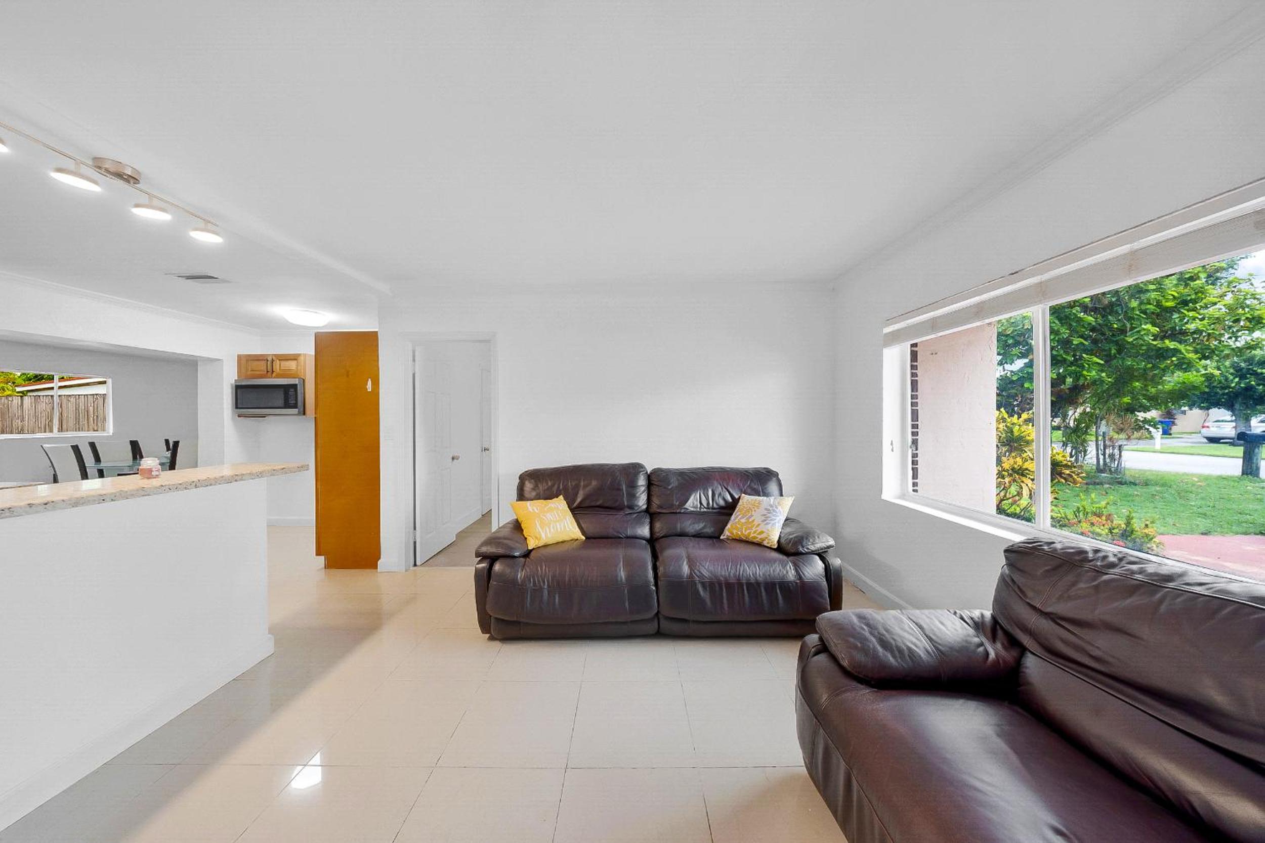 Casa Neisy Florida 10 minutes from Hollywood Beach and Hard Rock Hotel & Casino Hollywood view 2