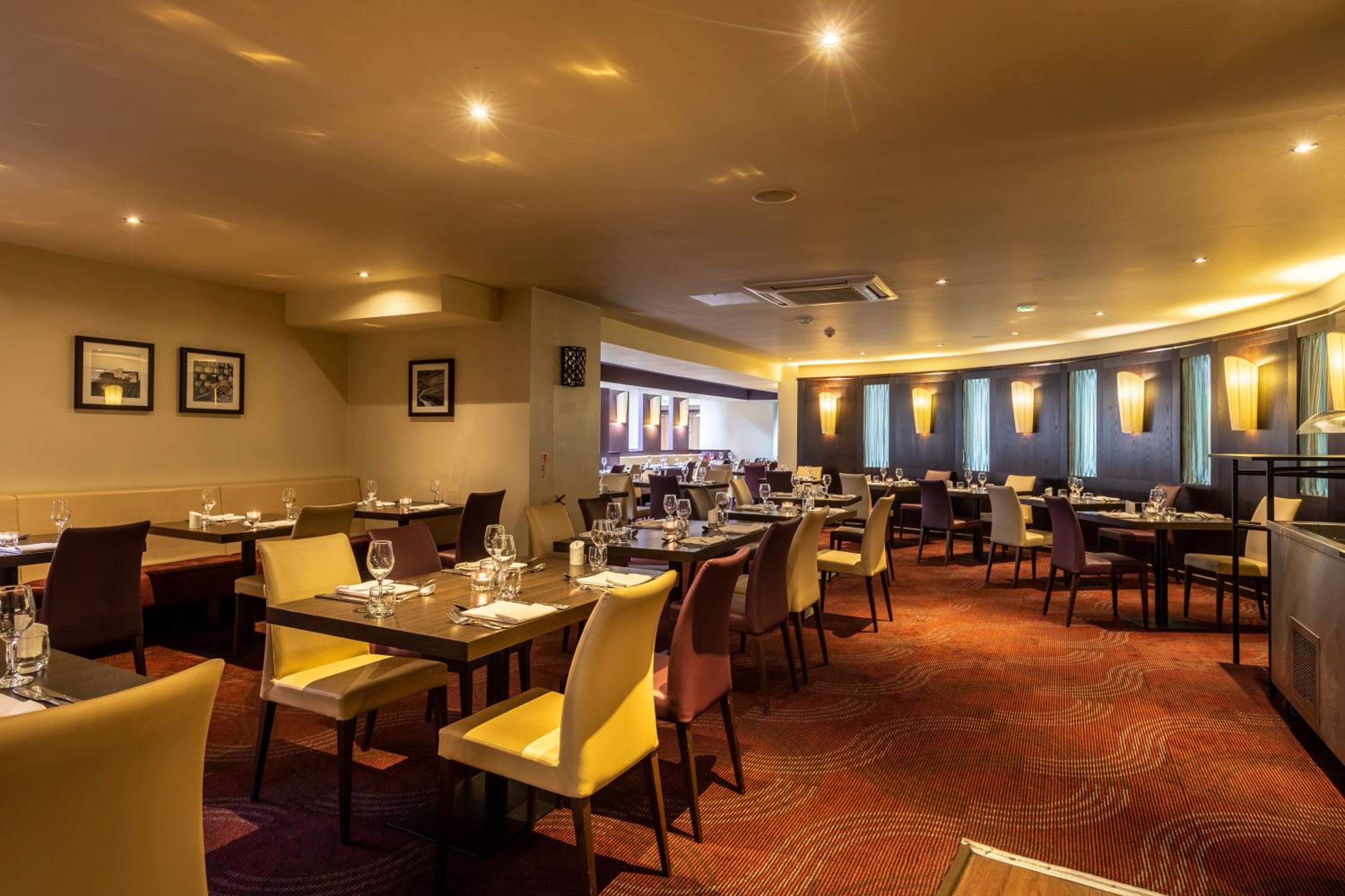 Gloucester Vacations - Gloucester Robinswood Hotel, BW Signature Collection - Property Image 2