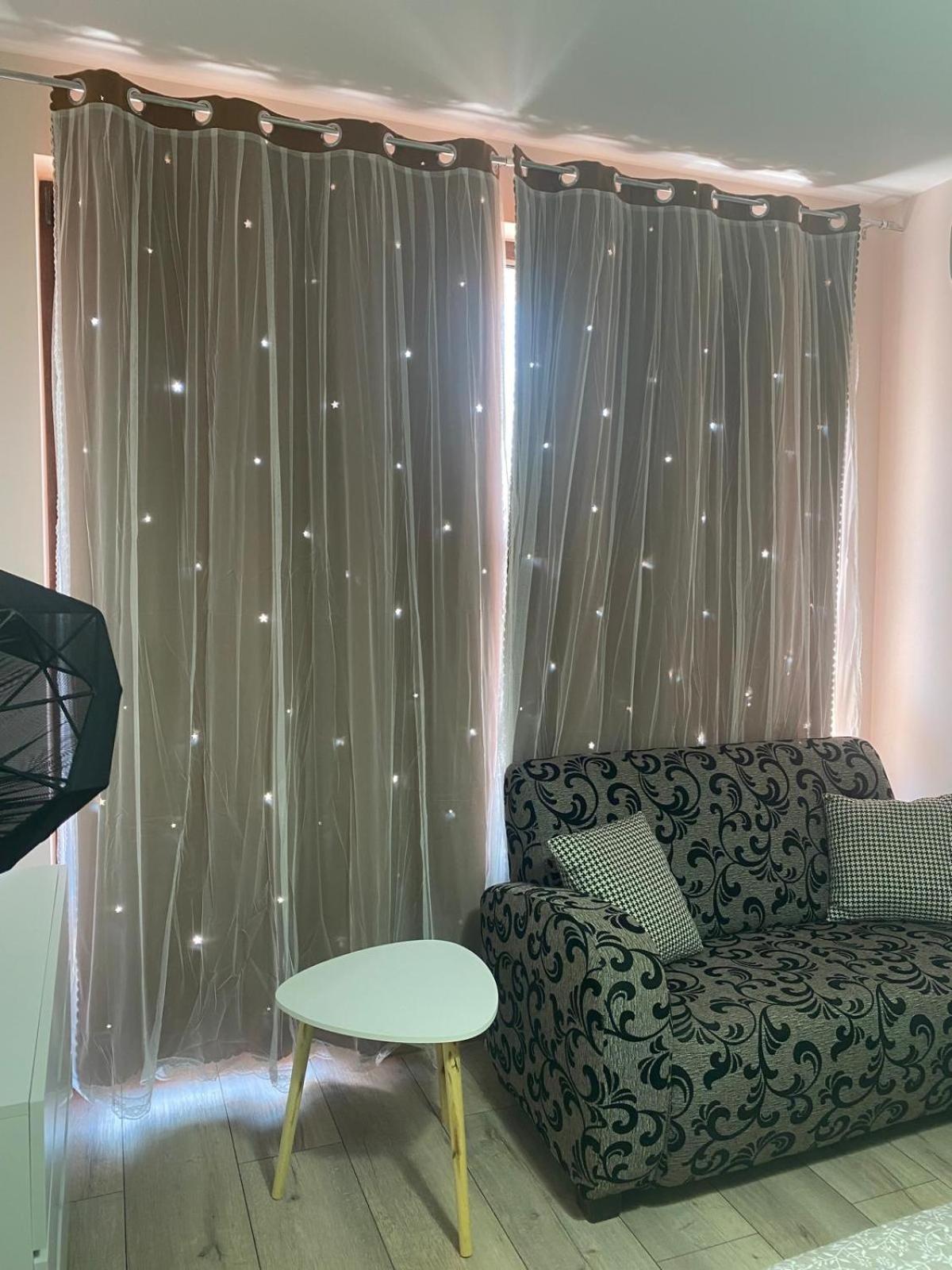 Stylish apartment near City, entire flat, 1 bedroom, 1 large bed in living room