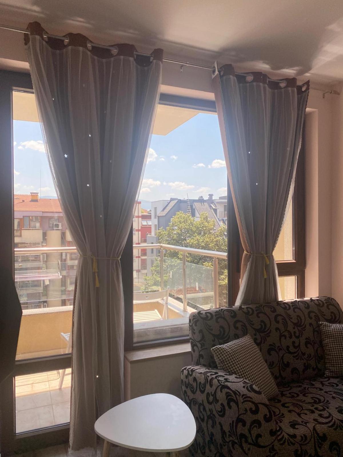 Stylish apartment near City, entire flat, 1 bedroom, 1 large bed in living room