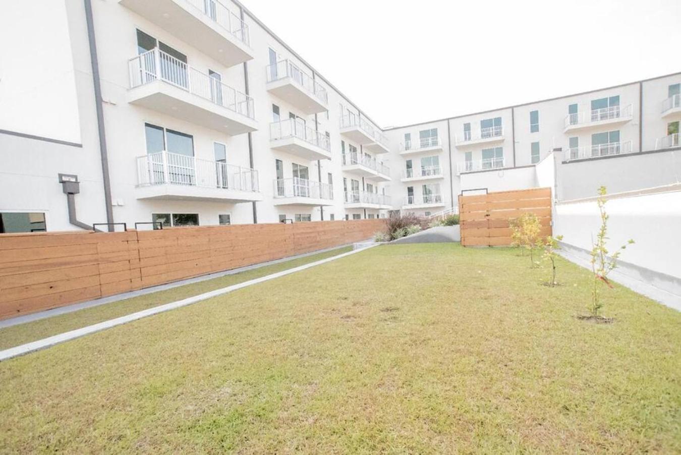 Resort Style Bywater Condo W Pool Gym & Parking! view 5