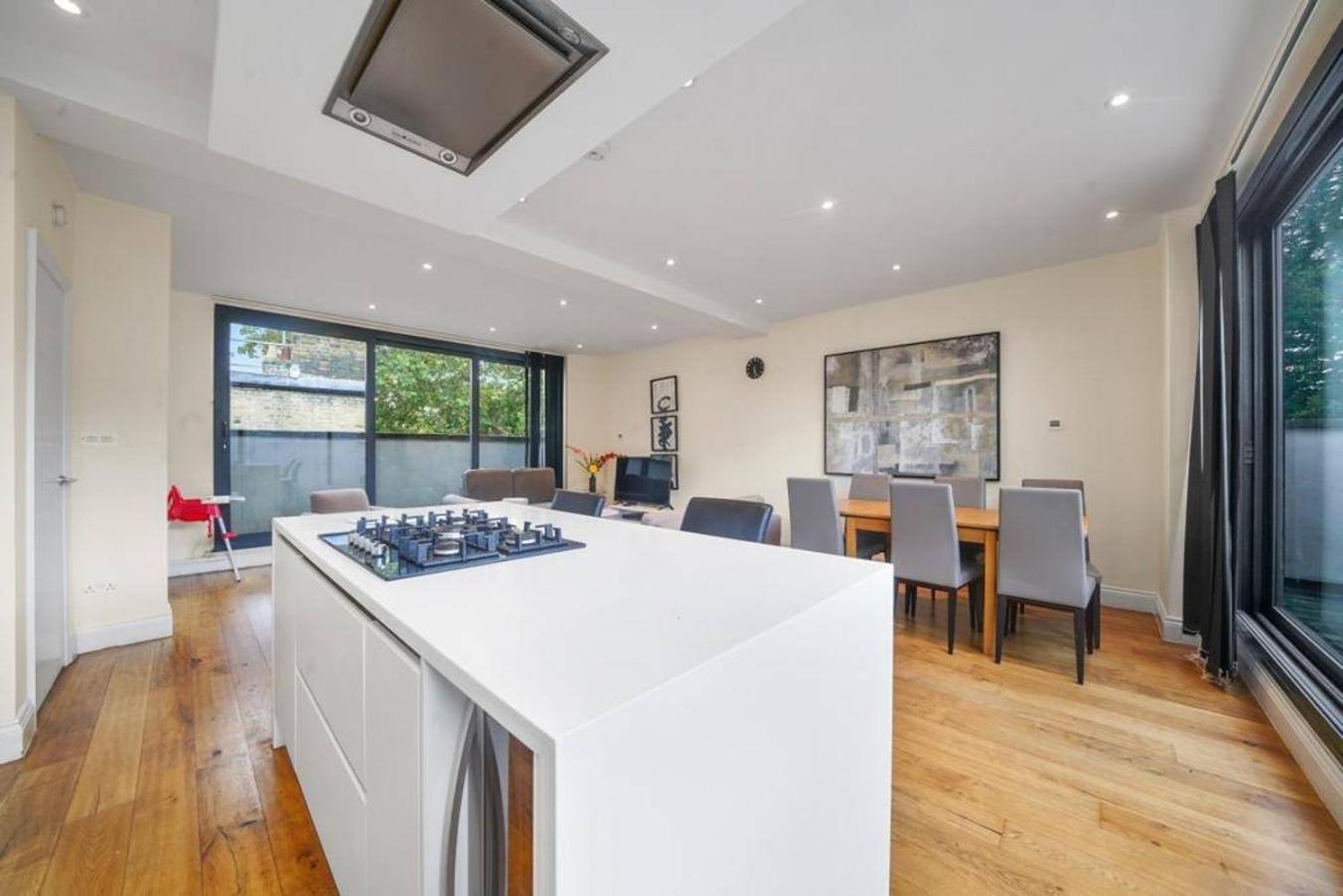 3 Bedroom Duplex Penthouse In Camden