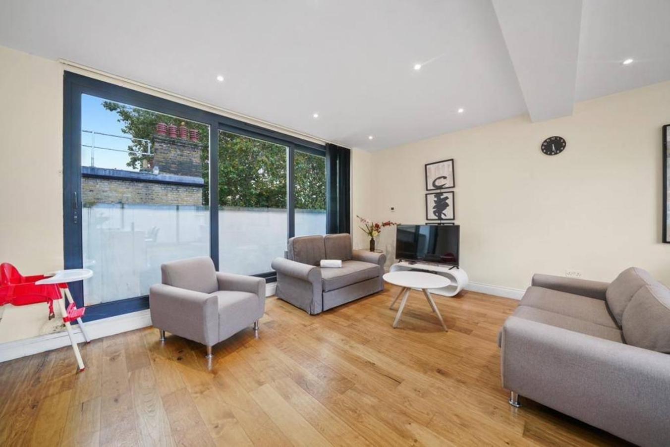 3 Bedroom Duplex Penthouse In Camden