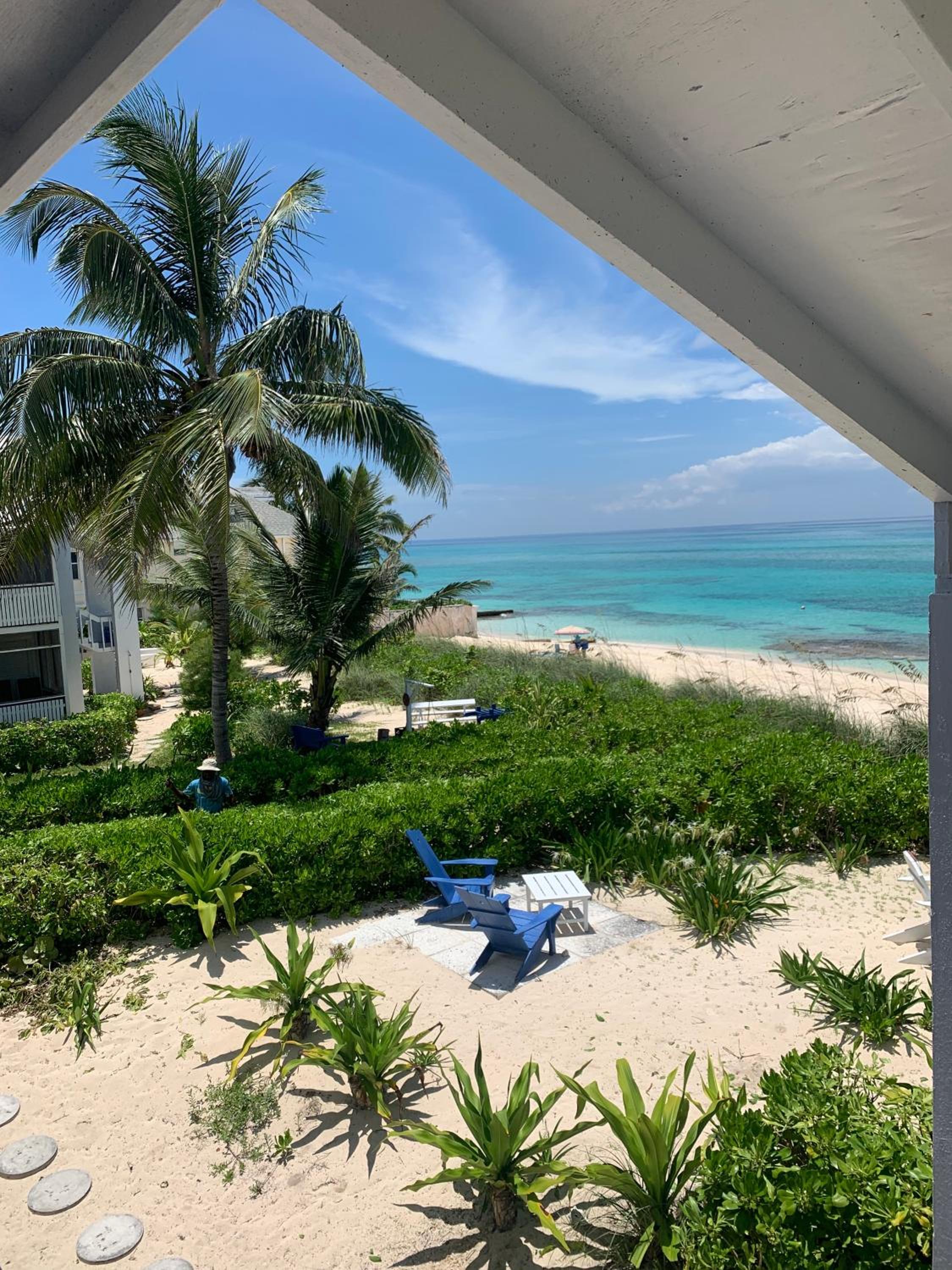 Beach'nBarefoot (Love Beach) - nestled on the beach