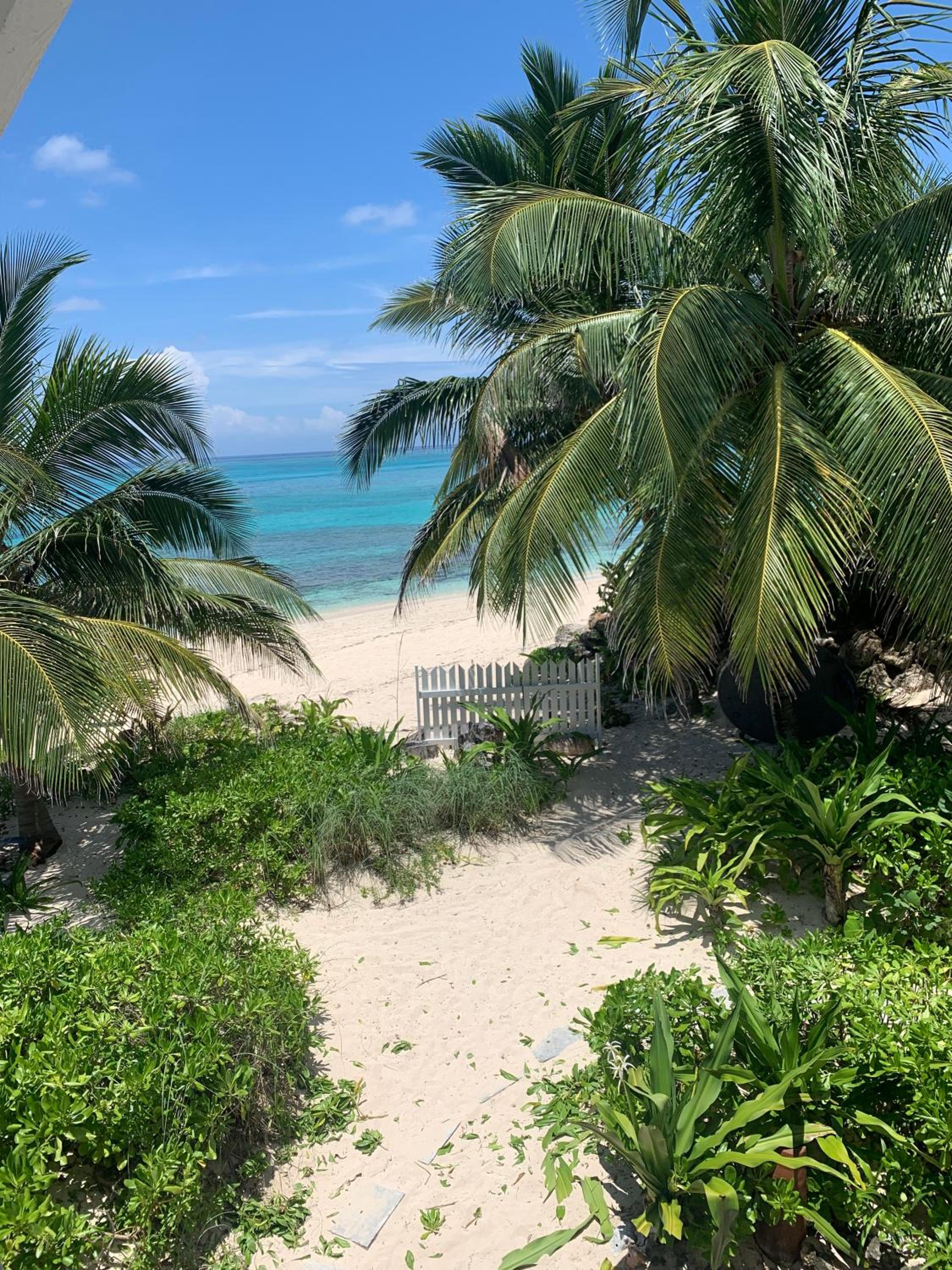 Beach'nBarefoot (Love Beach) - nestled on the beach
