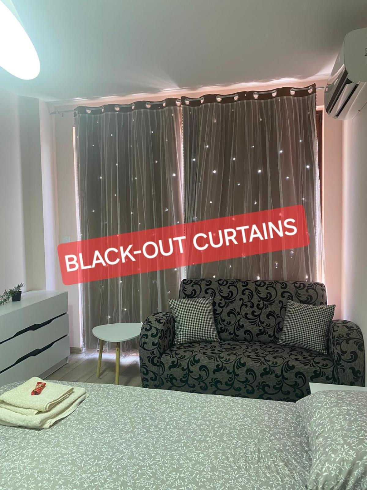 Stylish apartment near City, entire flat, 1 bedroom, 1 large bed in living room