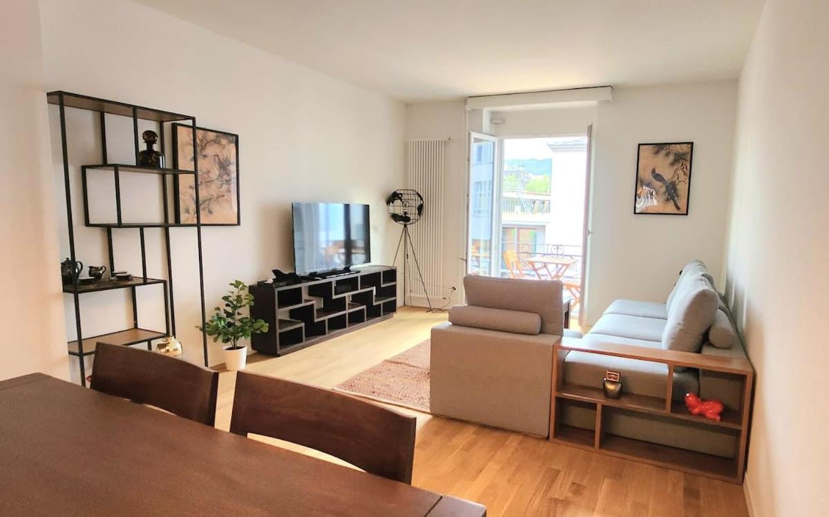KAYA Zurich Apartment 3A - Downtown 2BR Apt with Balcony