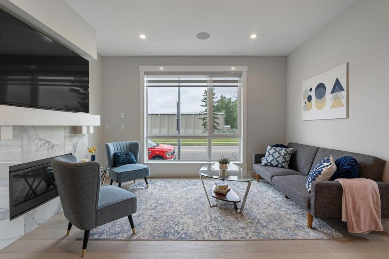 Modern Altadore Home 3 Br Fireplace Sleeps 8