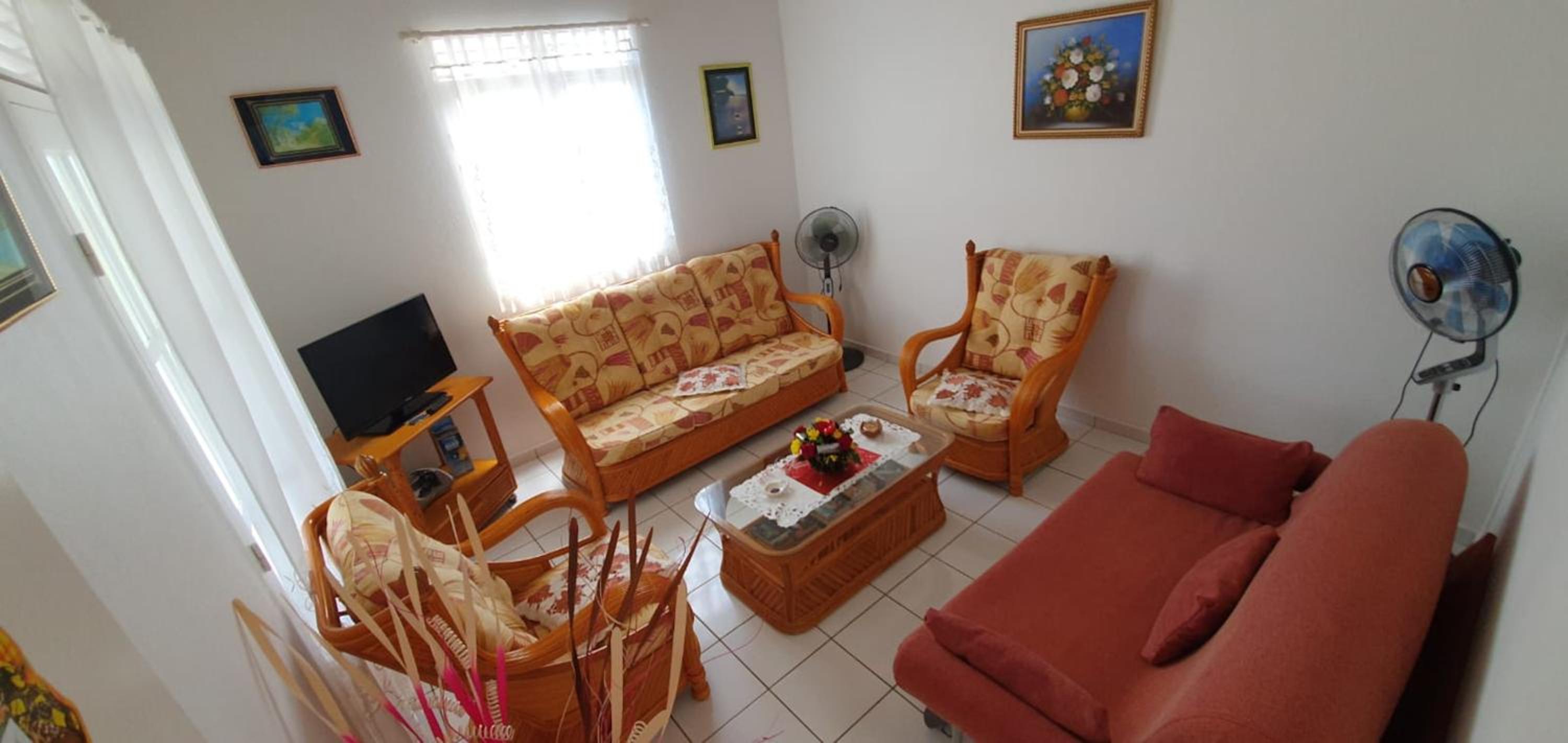 Bungalow charmant à Capesterre 67 m² avec piscine partagee view 2