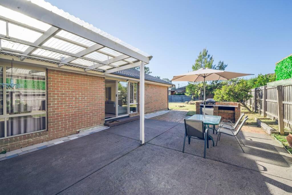 Hotel Cozy Entire House Mount Waverley - Image 1