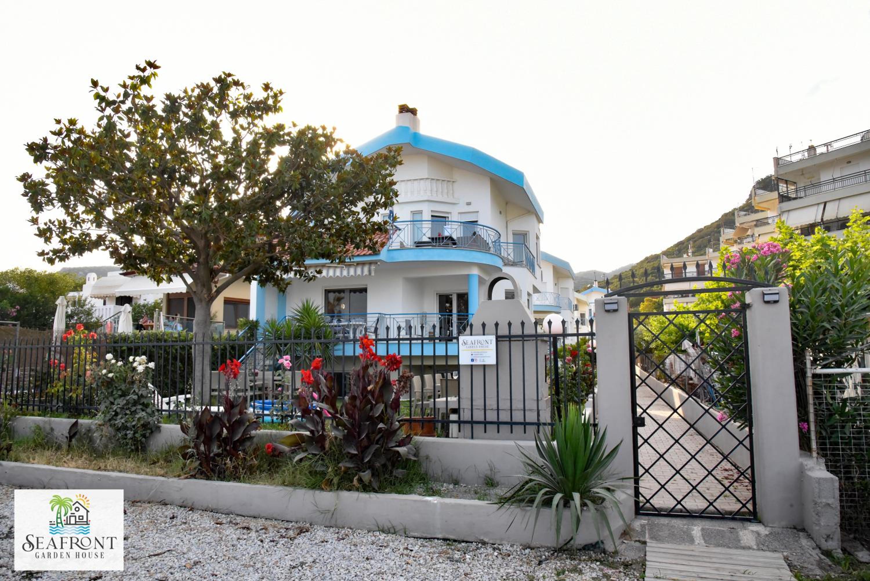 Villa SeafrontGardenHouse