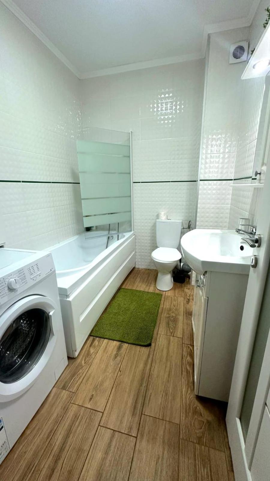 Minimalist Apartment Ioşia Oneştilor view 4