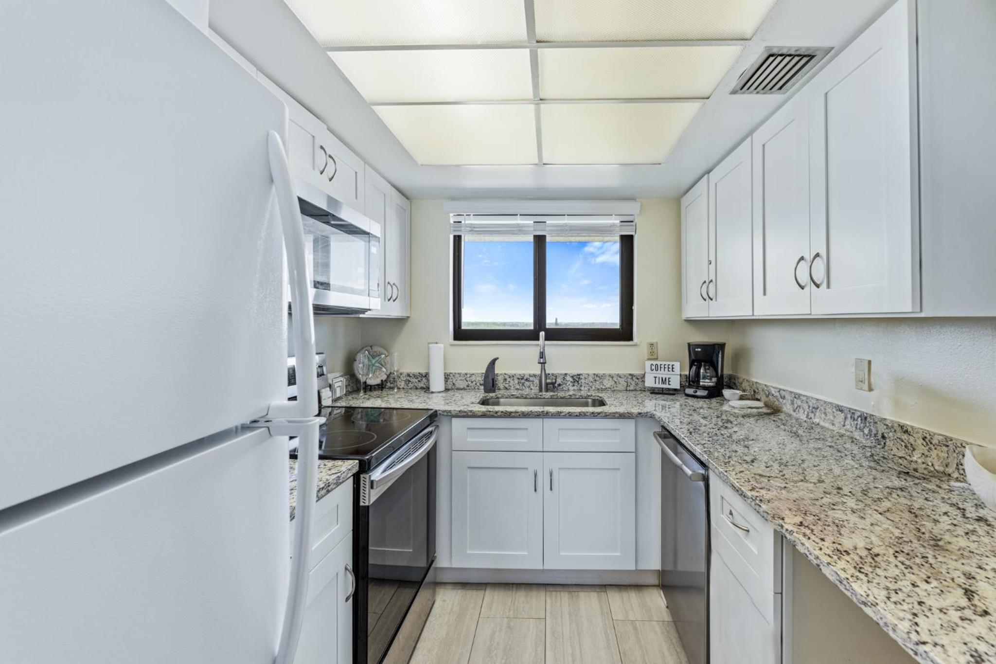 Coastal Charmer Ocean View Pool Walk to shopping dining Trillium 601 view 2