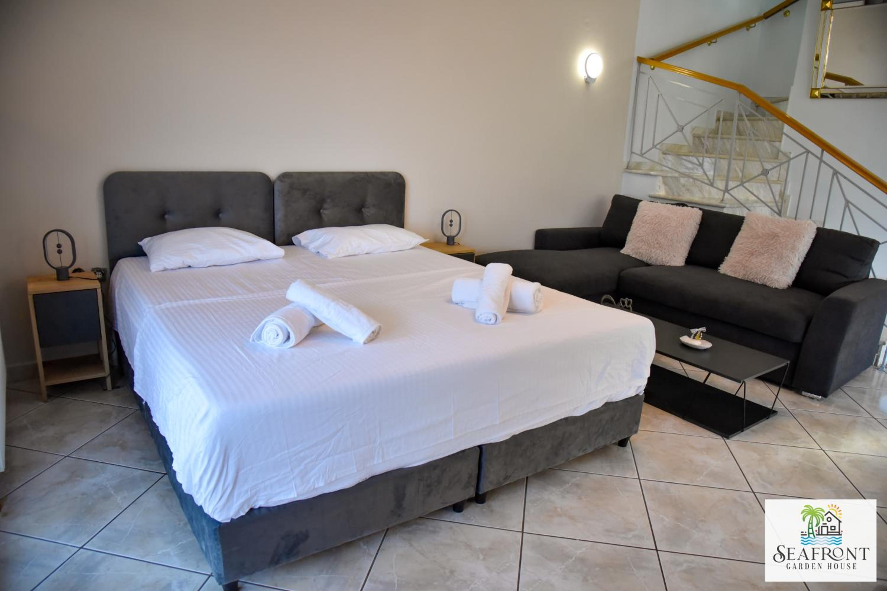 Villa SeafrontGardenHouse