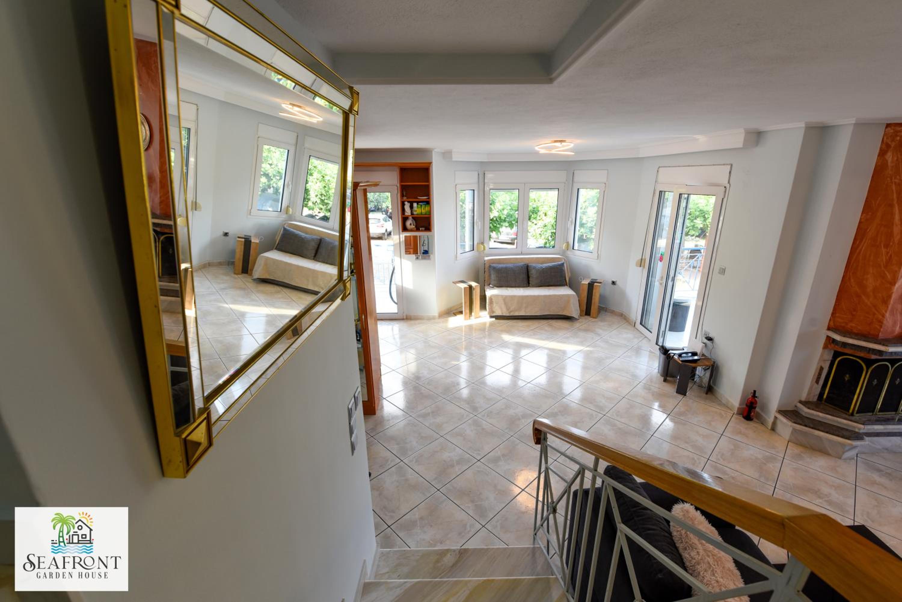 Villa SeafrontGardenHouse