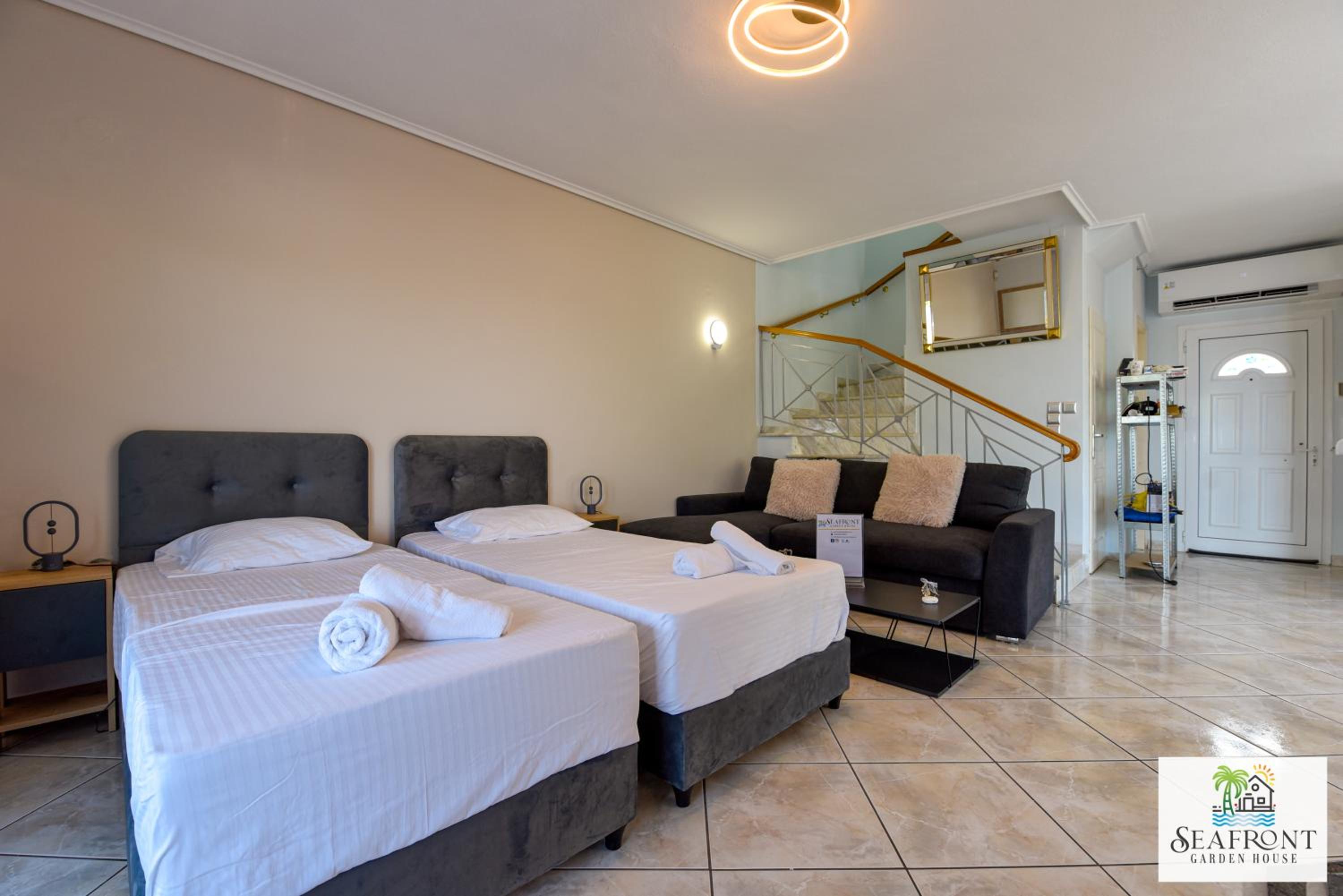 Villa SeafrontGardenHouse