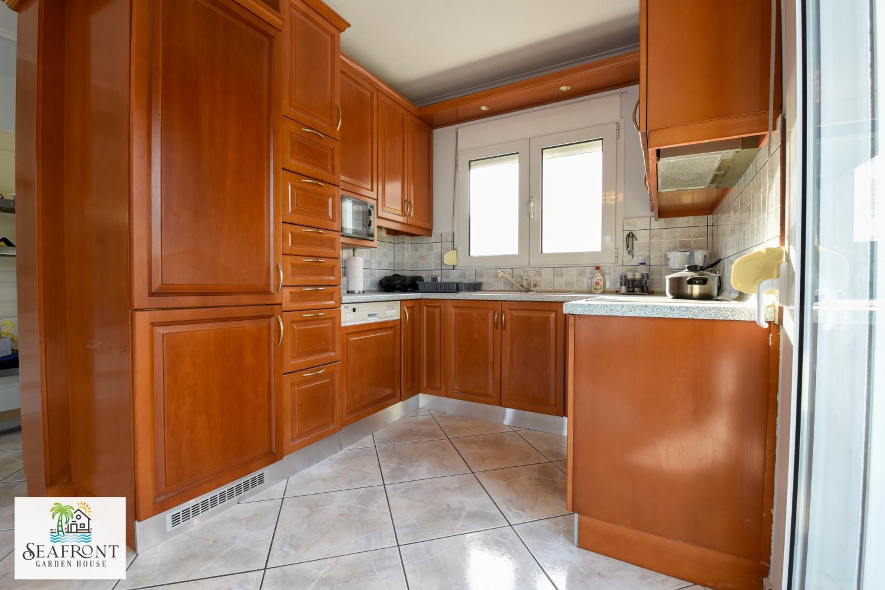 Villa SeafrontGardenHouse
