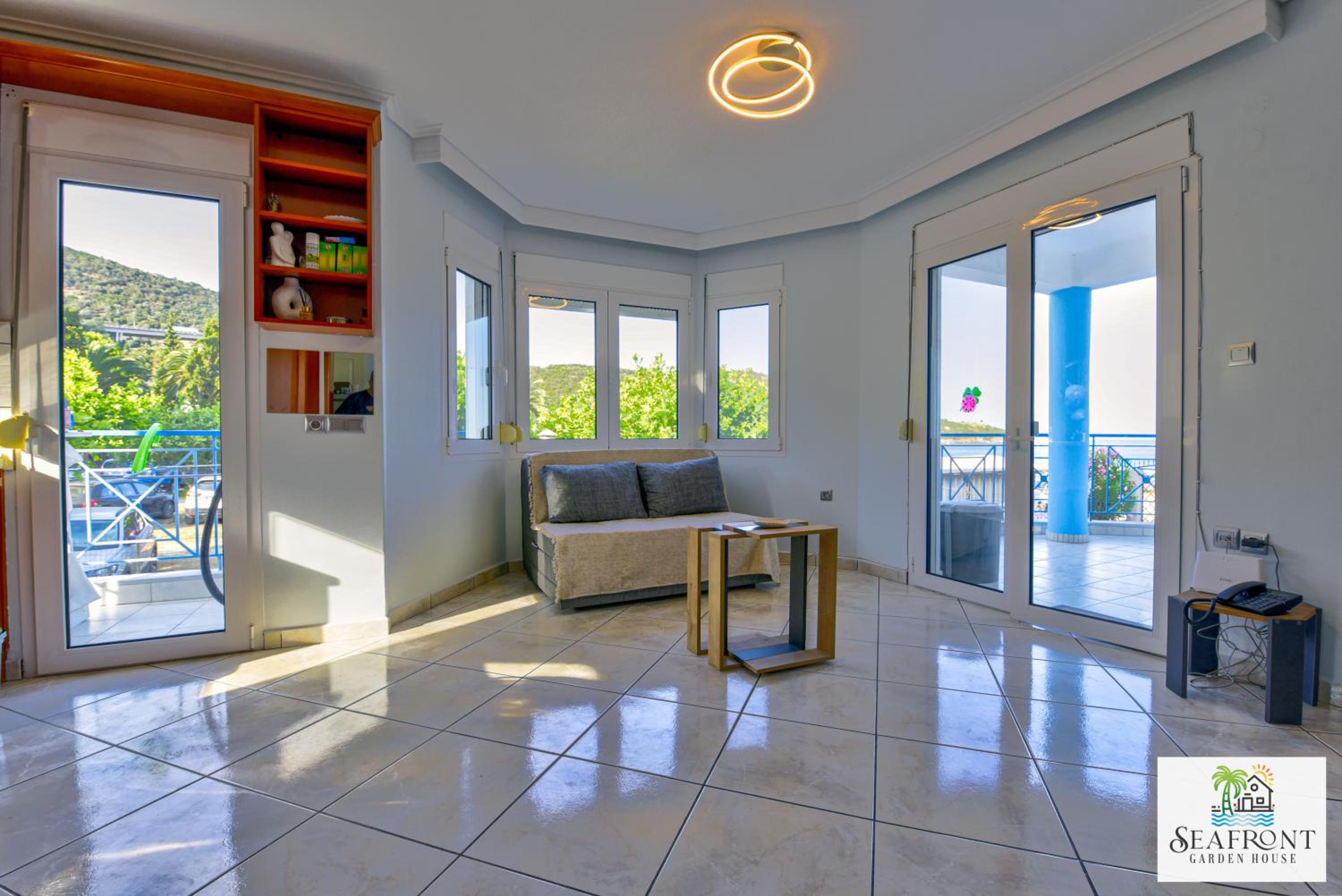 Villa SeafrontGardenHouse