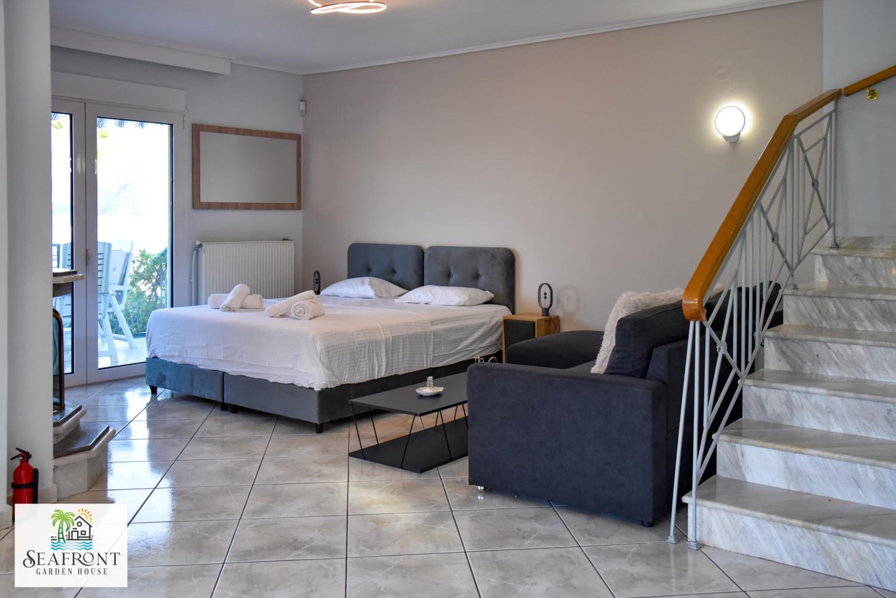 Villa SeafrontGardenHouse