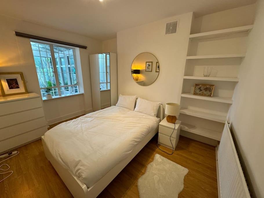 Modern Apartment 5 min to Stations
