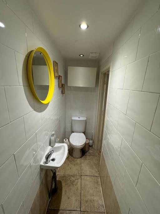 Modern Apartment 5 min to Stations