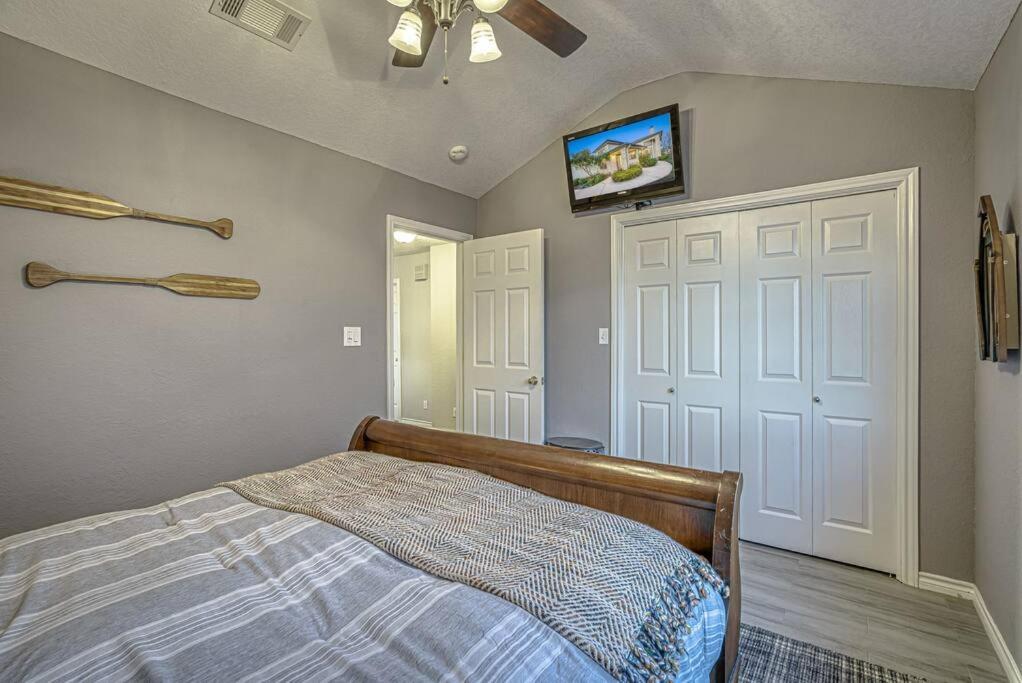 Lakeside Gem Sleeps 12 with Boat Dock and Lake Access - Property Image 32