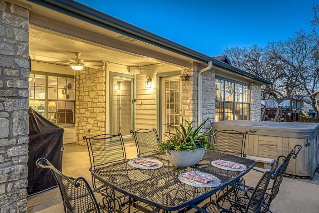 Lakeside Gem Sleeps 12 with Boat Dock and Lake Access - Property Image 4