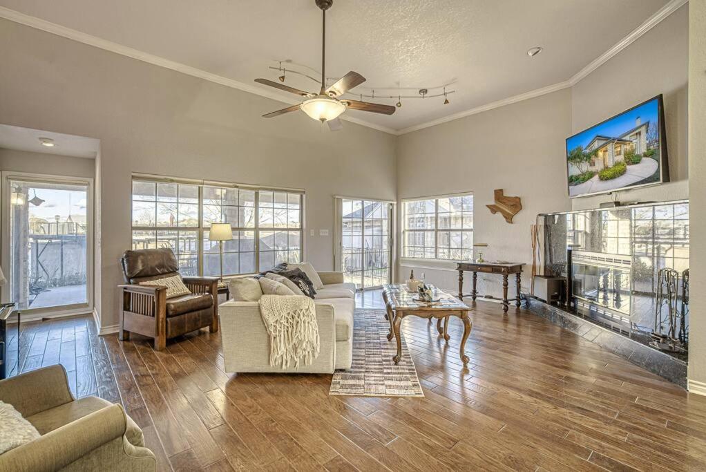 Lakeside Gem Sleeps 12 with Boat Dock and Lake Access - Property Image 5