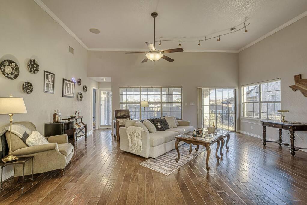 Lakeside Gem Sleeps 12 with Boat Dock and Lake Access - Property Image 1