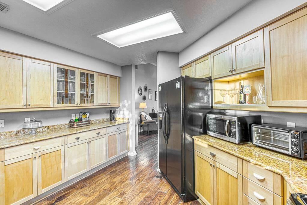Lakeside Gem Sleeps 12 with Boat Dock and Lake Access - Property Image 15