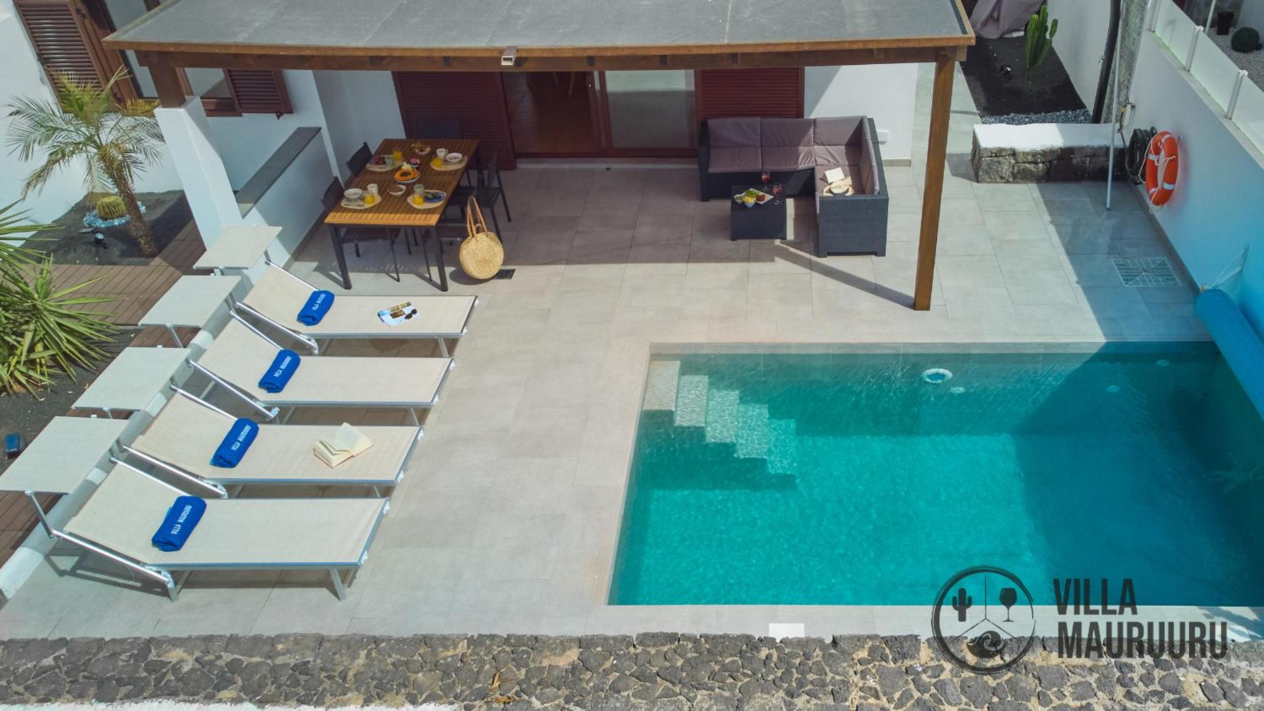 VILLA MAURUURU - 10 minutes walking to Marina Rubicón, heated pool, BBQ & office space with desk and high speed internet view 2
