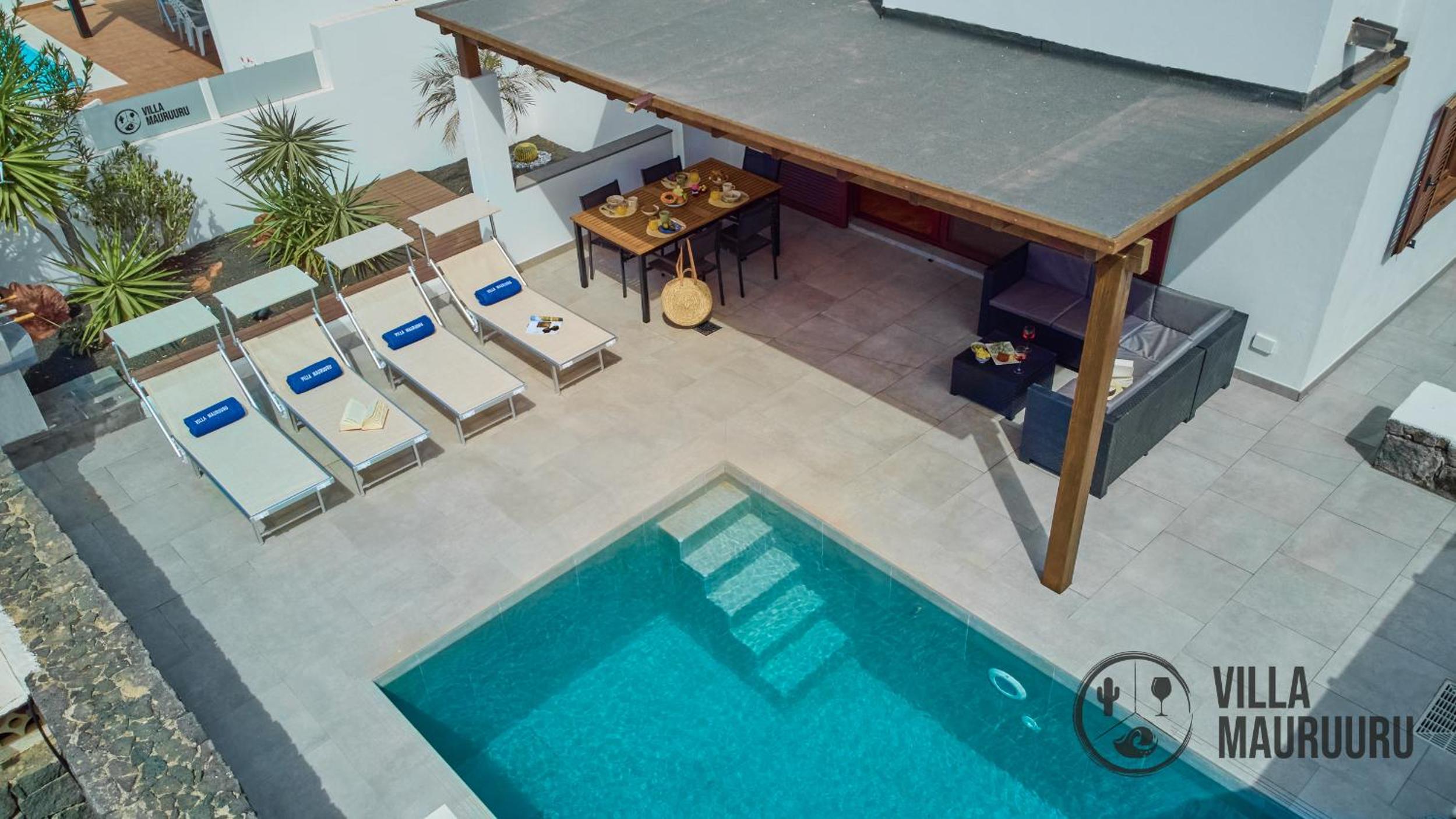 VILLA MAURUURU - 10 minutes walking to Marina Rubicón, heated pool, BBQ & office space with desk and high speed internet view 3