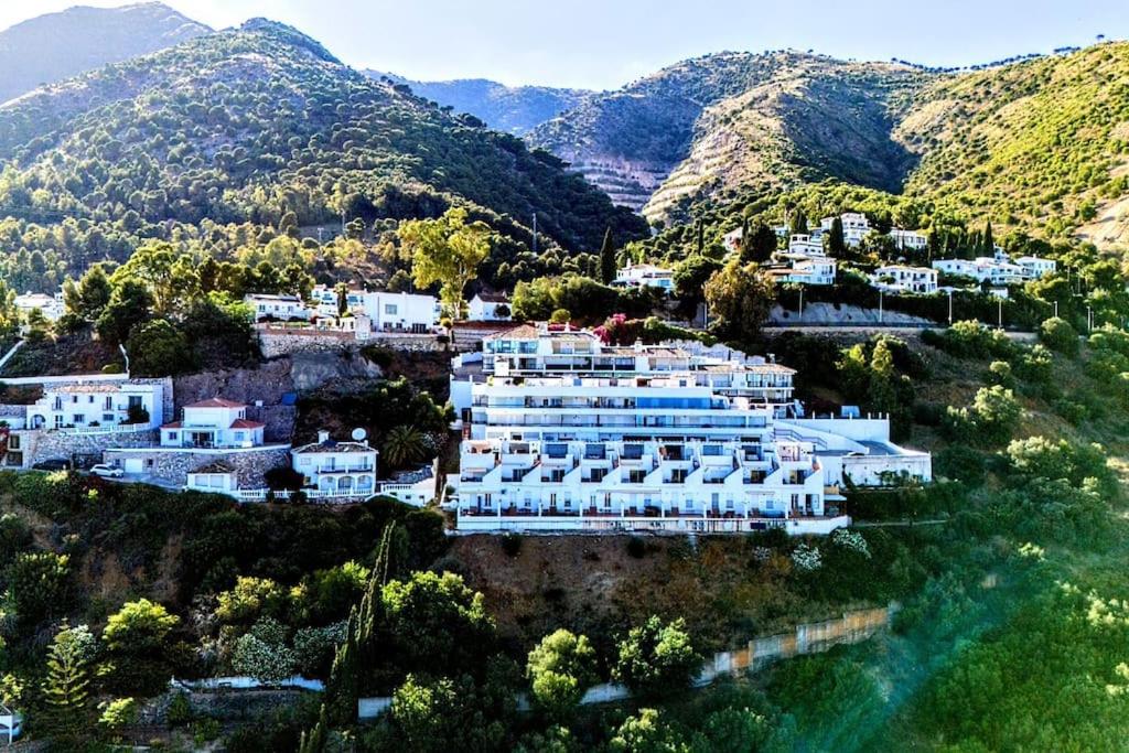 Mijas Pueblo holiday home with sea views, 3 terraces & pool view 5