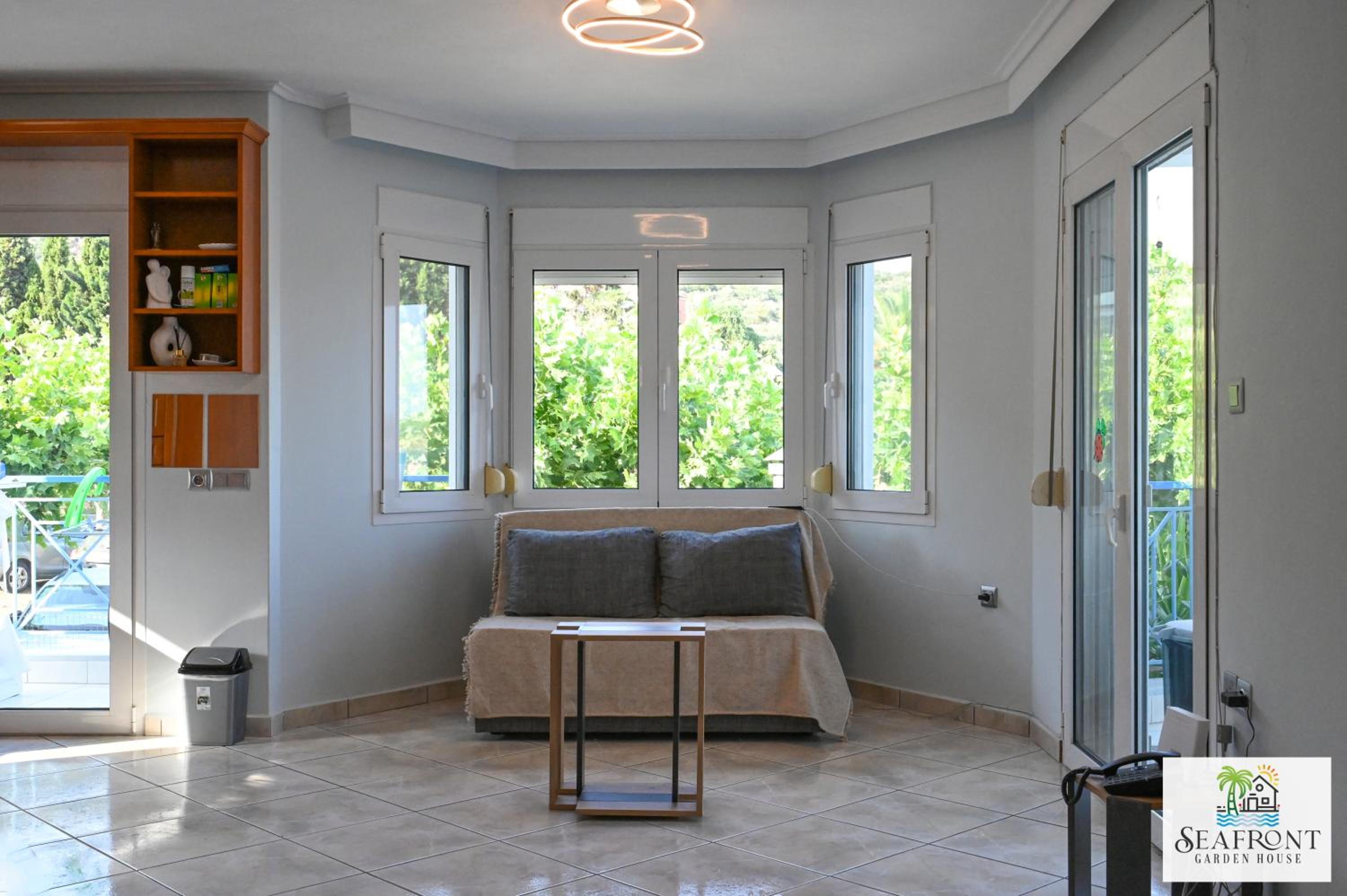 Villa SeafrontGardenHouse