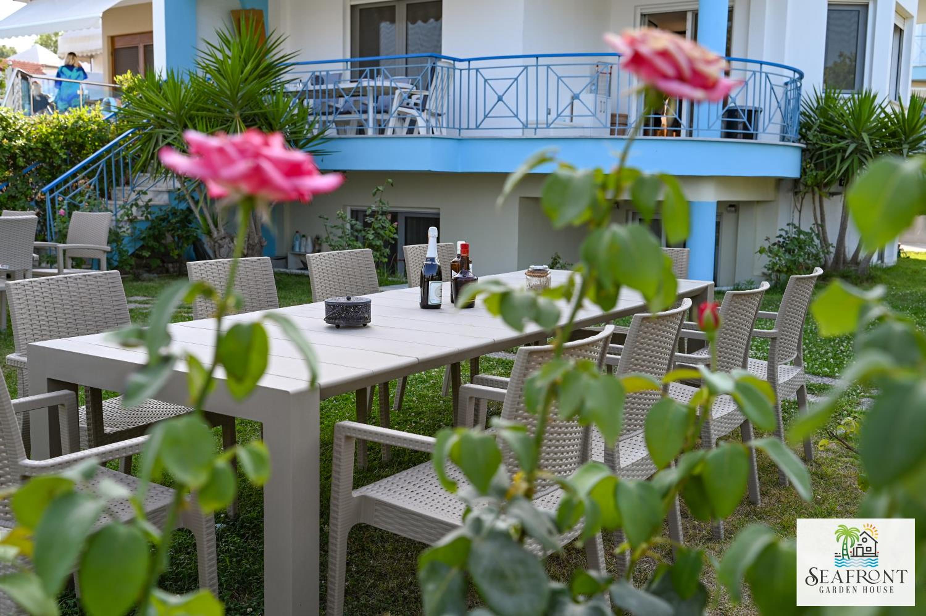 Villa SeafrontGardenHouse