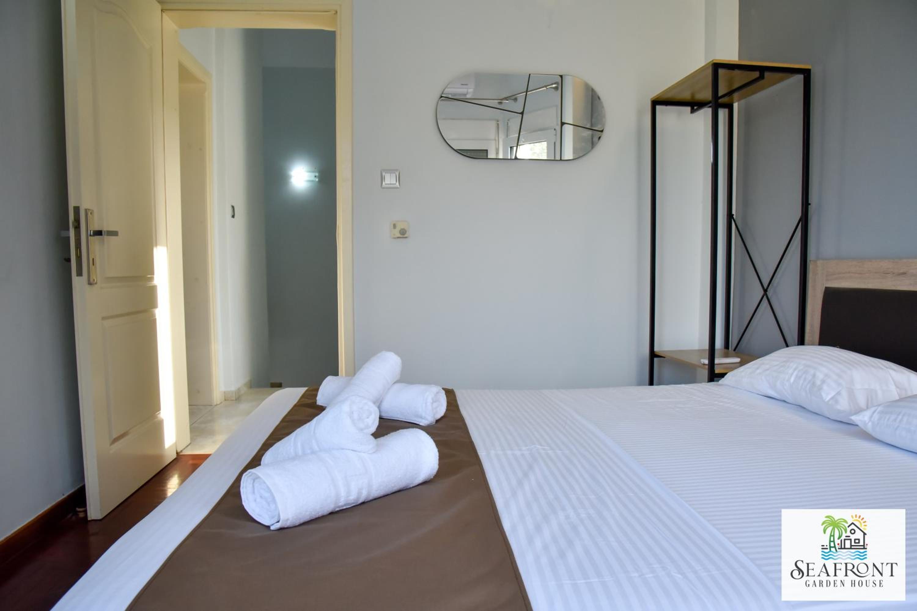 Villa SeafrontGardenHouse